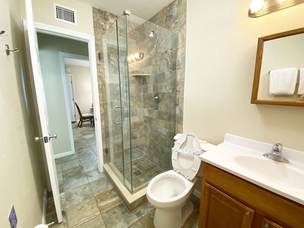 2 bedroom (NW-E) photo 3