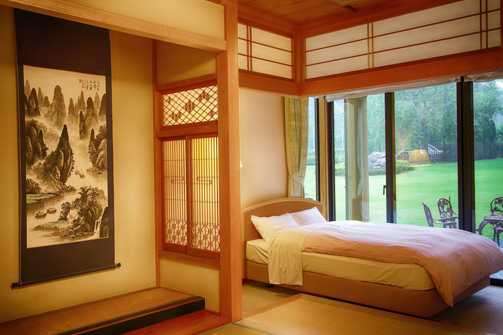 Superior Family Room (103) - Photo 4