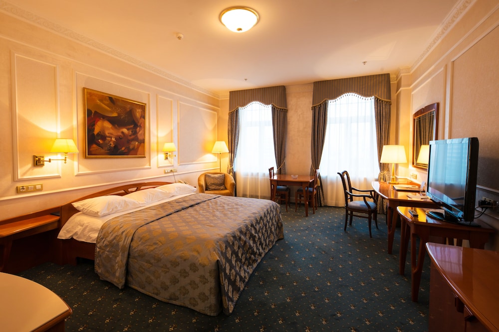 Deluxe Room - City View