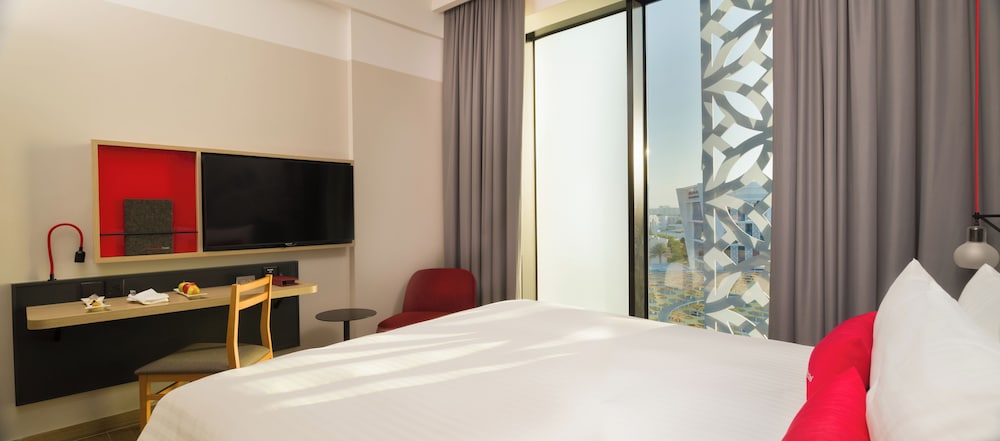 Standard Room, 1 King Bed - Photo 5