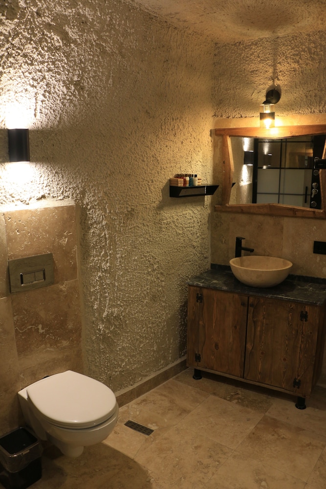 Deluxe Family Cave Suite photo 3
