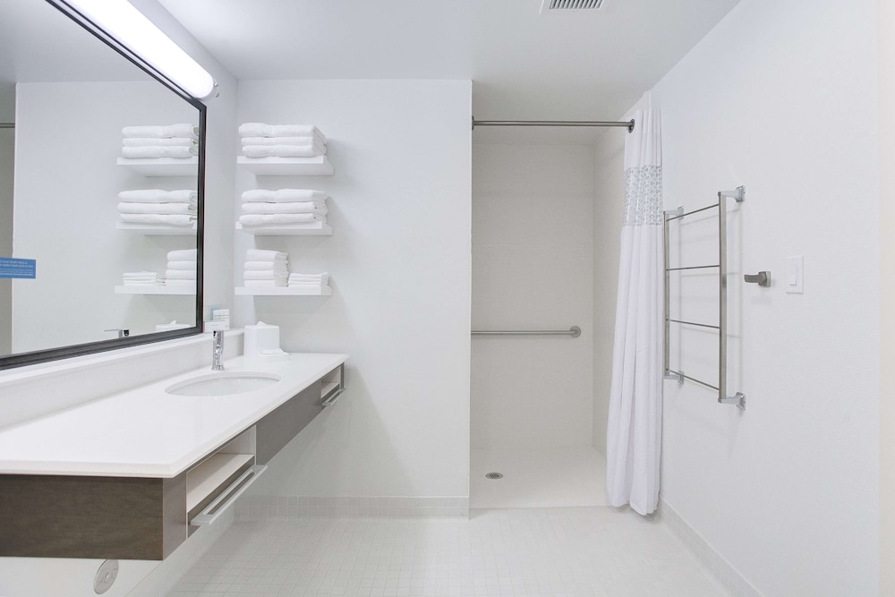 Studio, 2 Queen Beds, Accessible, Non Smoking (Roll In Shower) photo 3