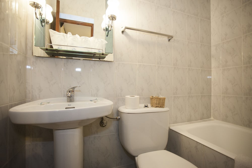 Basic Double or Twin Room photo 3