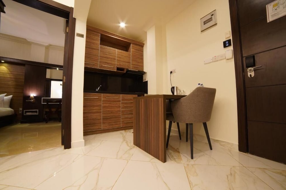 Senior Suite, 1 Bedroom, Kitchen, Executive Level