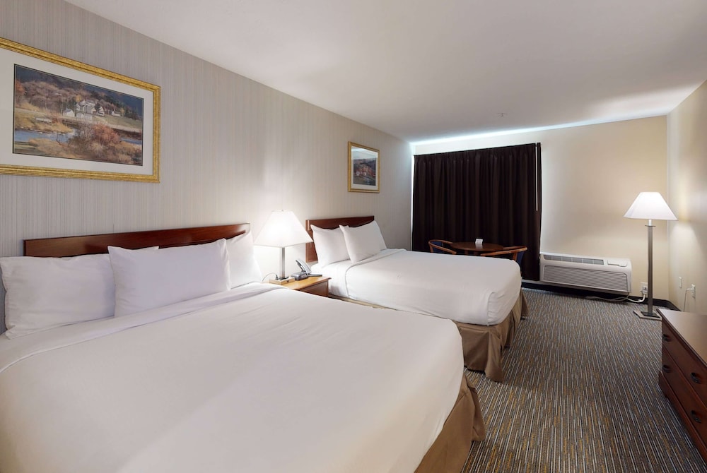 Room, 2 Queen Beds, Non Smoking - Photo 1