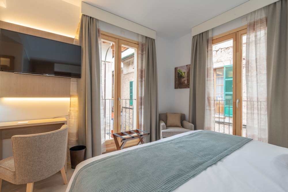 Superior Double Room, City View - Photo 2