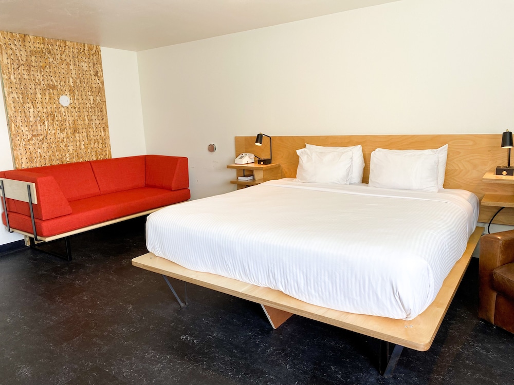 Standard Room, 1 King and Sofa photo 1