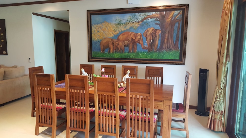 Whole Villa Using Just 4 Bedrooms For 8 Adults photo 2