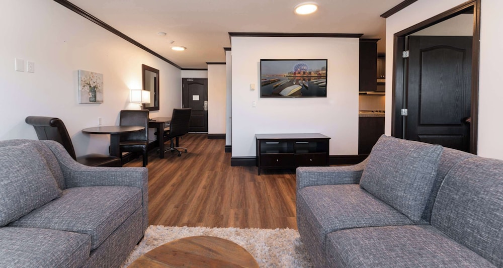 Suite, 1 Queen Bed, Non Smoking, Kitchen (with Sofabed) - Photo 2
