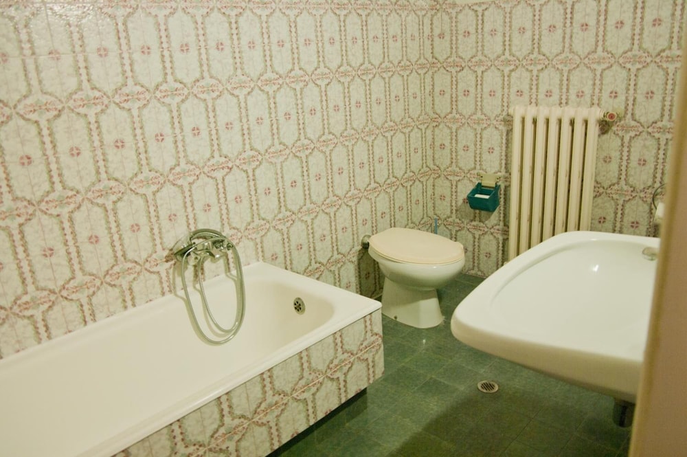 Double Room - Photo 7