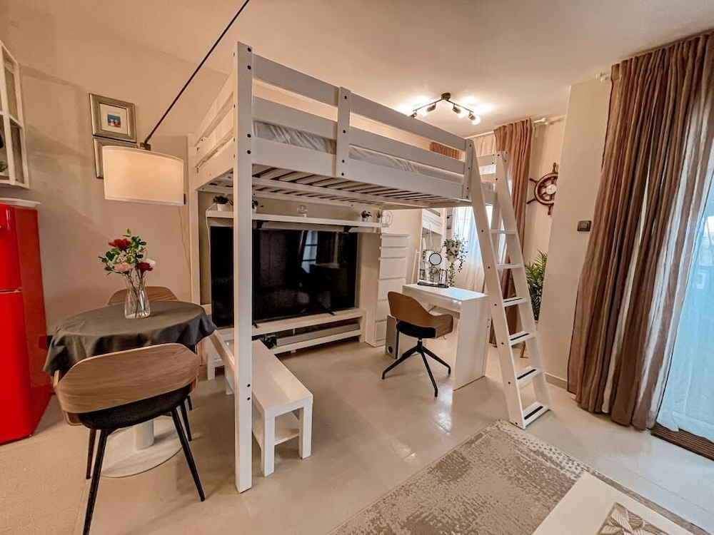 Superior Studio, 1 Queen Bed