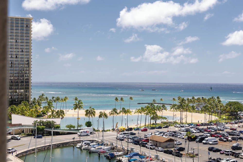 Ocean View 1BR at Ilikai Marina: Apartment, 1 Bedroom, Ocean View (0187) photo