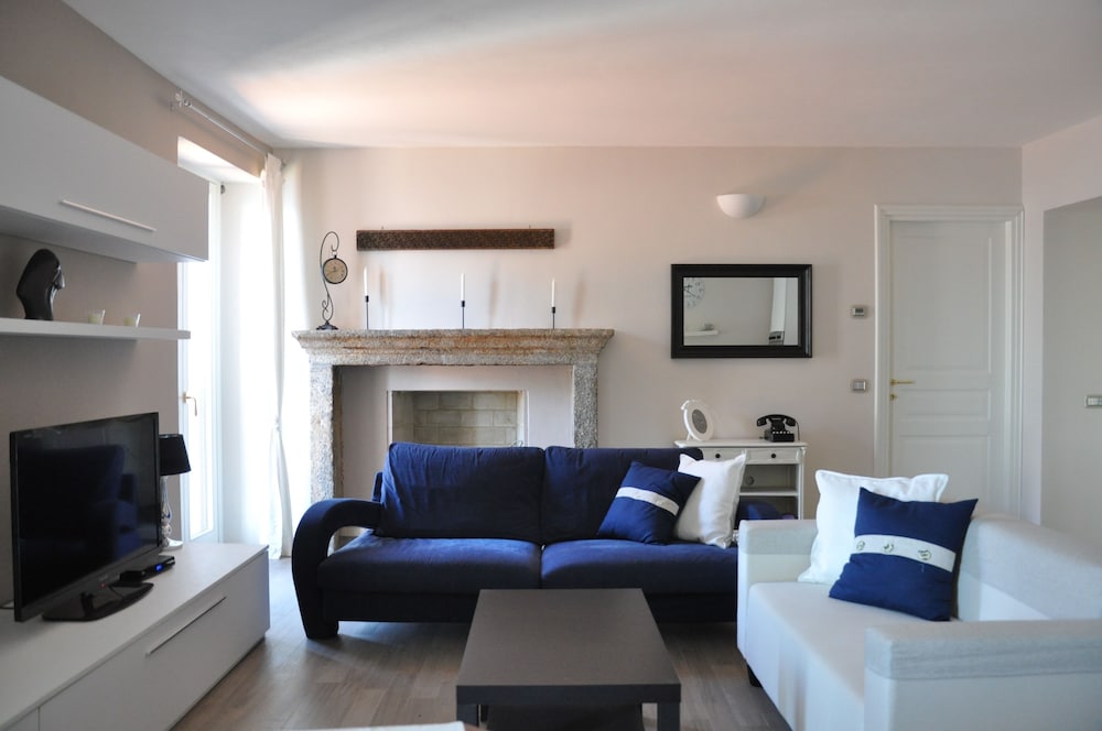 Apartment, 2 Bedrooms, Lake View photo 2