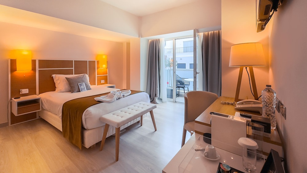 Eco Chic Double Room with Private Balcony photo 3