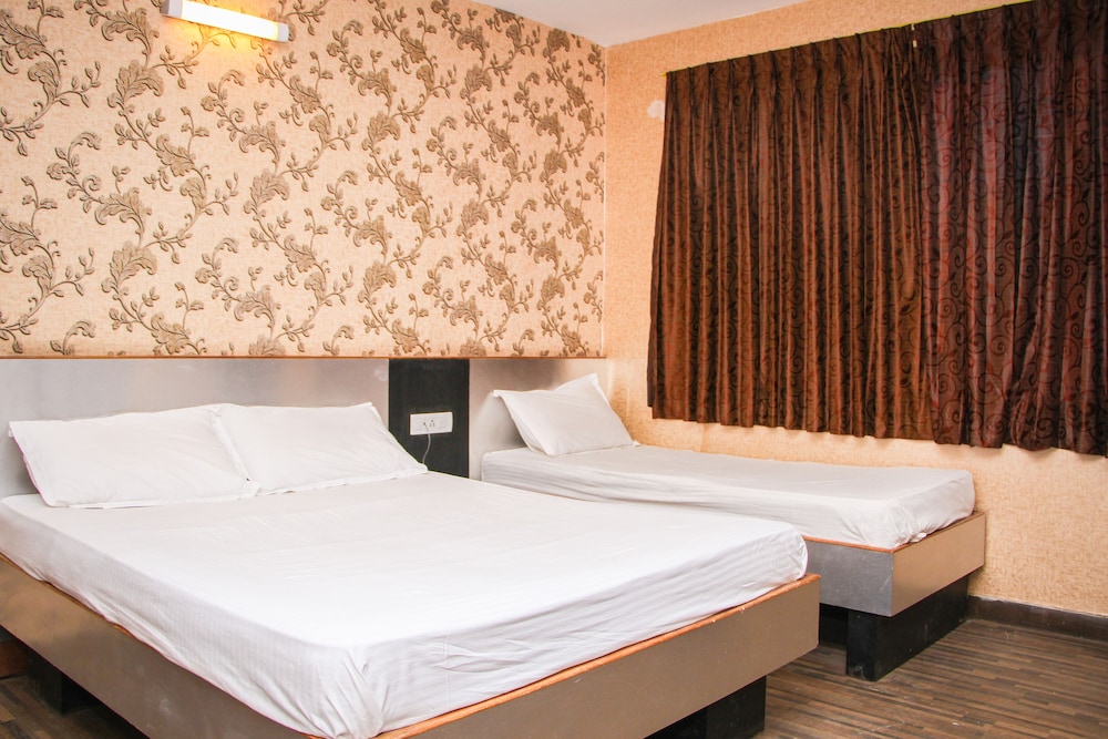 Triple Room, 1 Bedroom photo 2