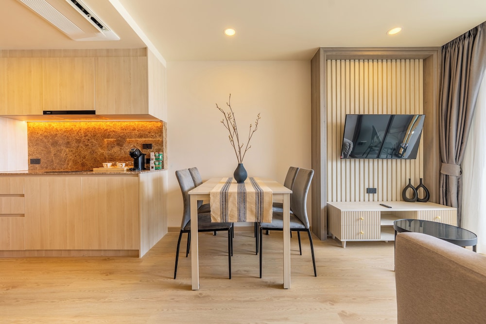 Deluxe Suite - Photo 11