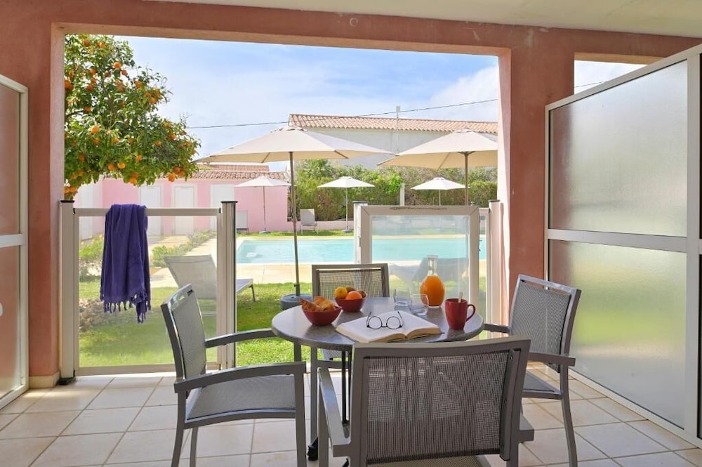 Apartment, Pool Access, Pool View (Rez de jardin) photo 2