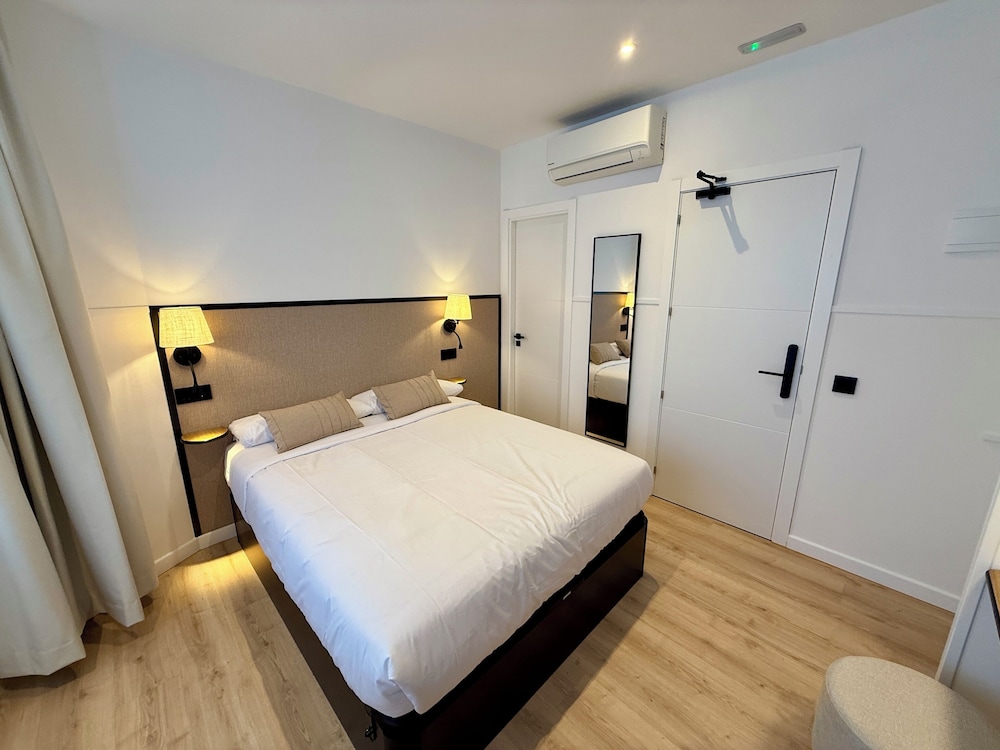 Superior Double Room, 1 Double Bed, Private Bathroom, City View photo 2