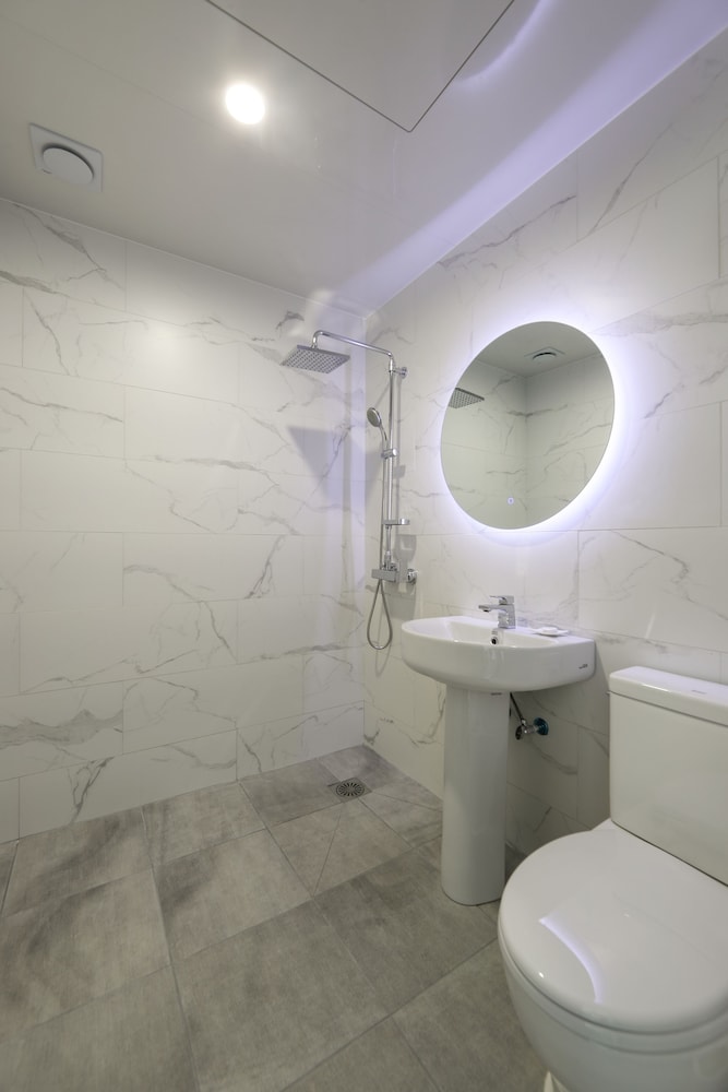 Standard Double Room - Photo 4