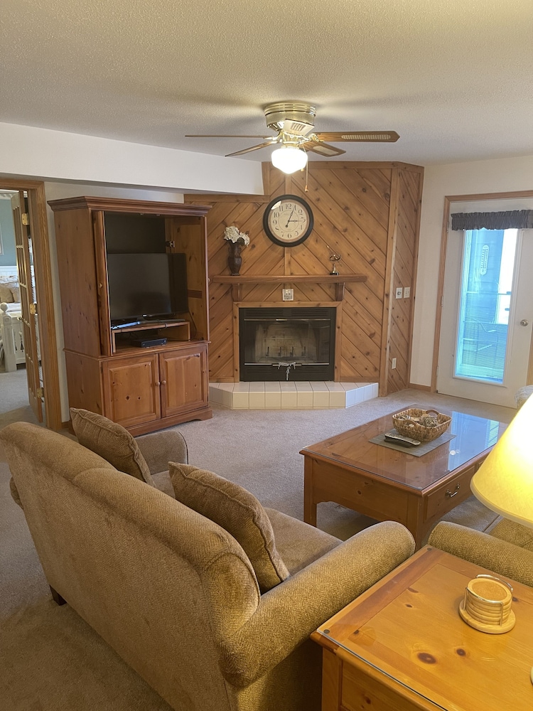 Premium Condo, 2 Bedrooms, 2 Bathrooms (Jacuzzi Tub in Master Bath) photo 3