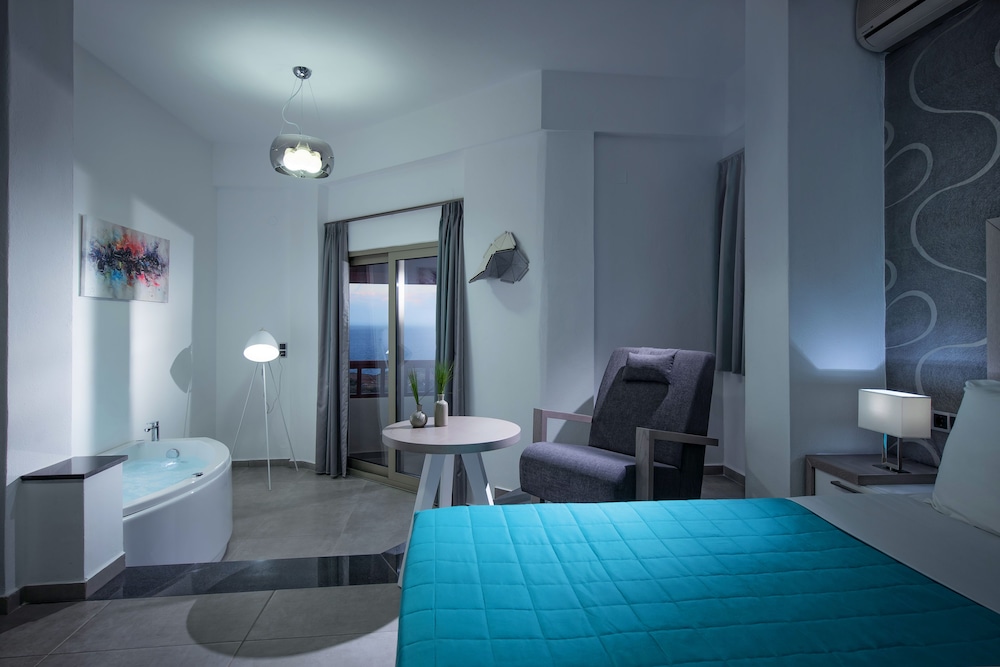 Junior Suite, Jetted Tub, Sea View - Photo 8