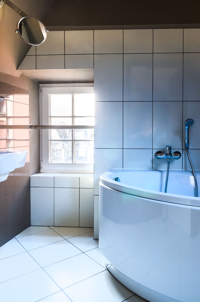 Comfort Quadruple Room, Non Smoking, Bathtub - Photo 4