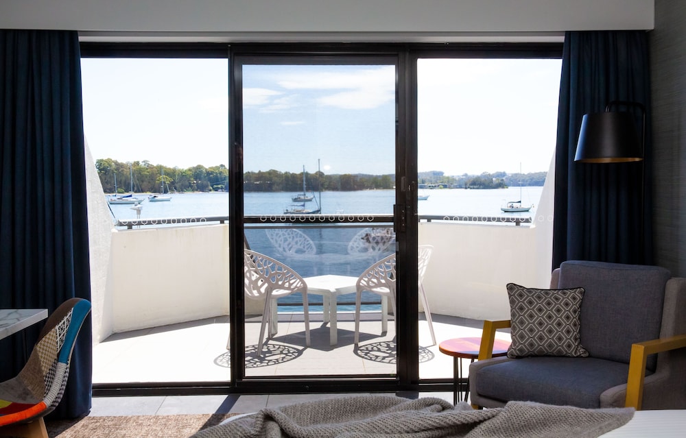 Waterside King Room photo 1