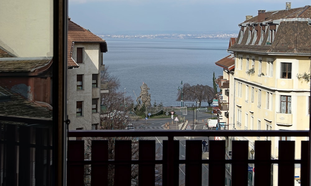 Deluxe Room Lake View - Photo 4