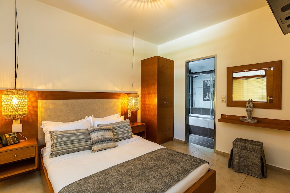 Superior Room with Garden View - Photo 6