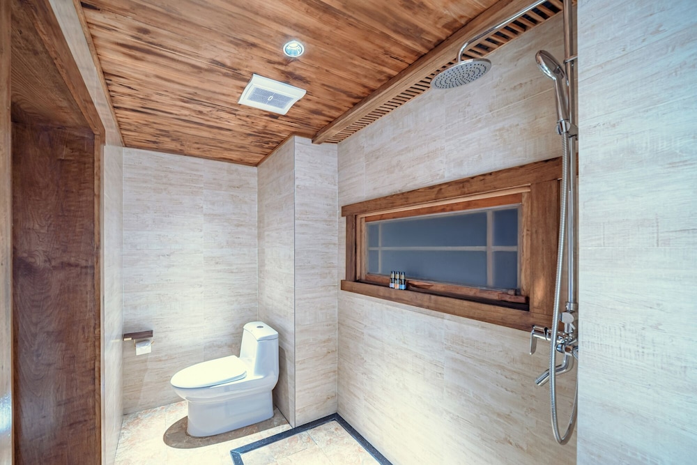 Basic Suite, 2 Bedrooms, Courtyard View photo 2
