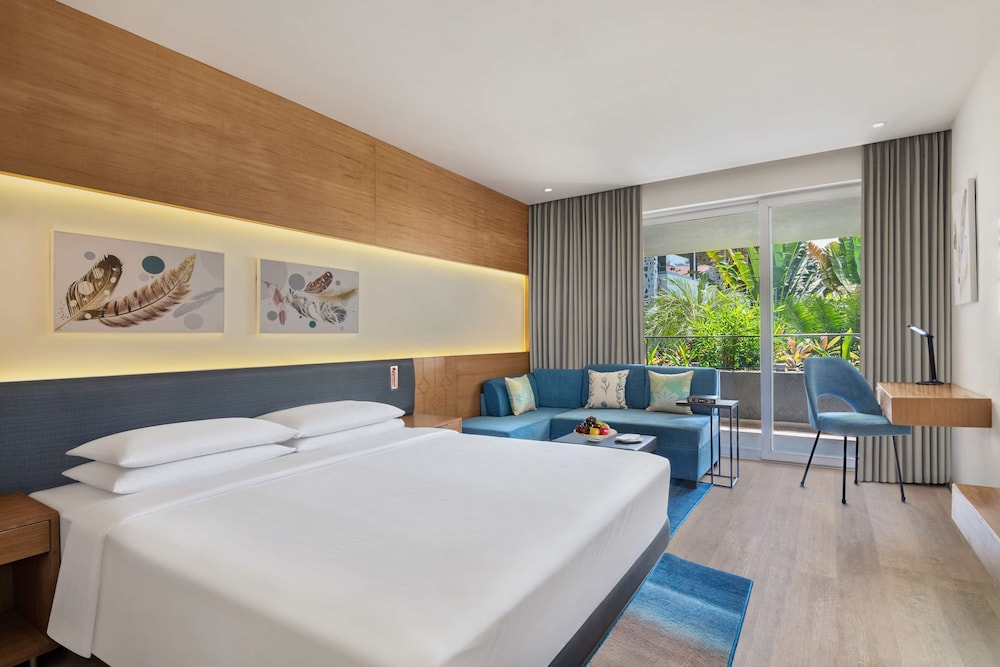 Room, 1 King Bed, Balcony photo 1