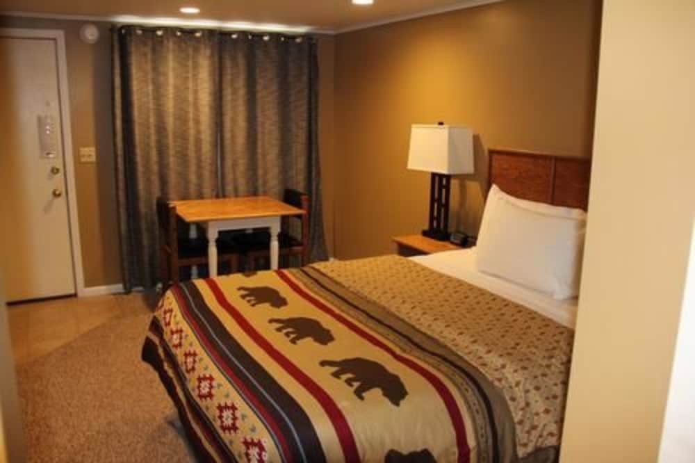 Standard Single Room, 1 Queen Bed