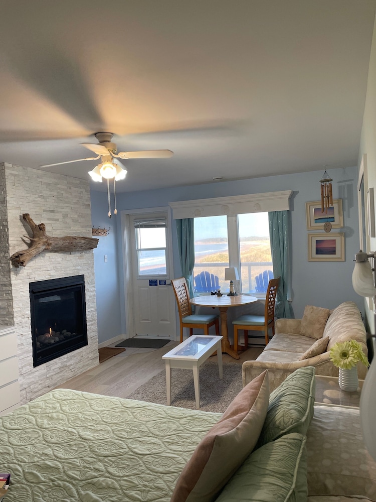 Deluxe Studio, 1 Queen Bed, Kitchenette, Ocean View photo 1