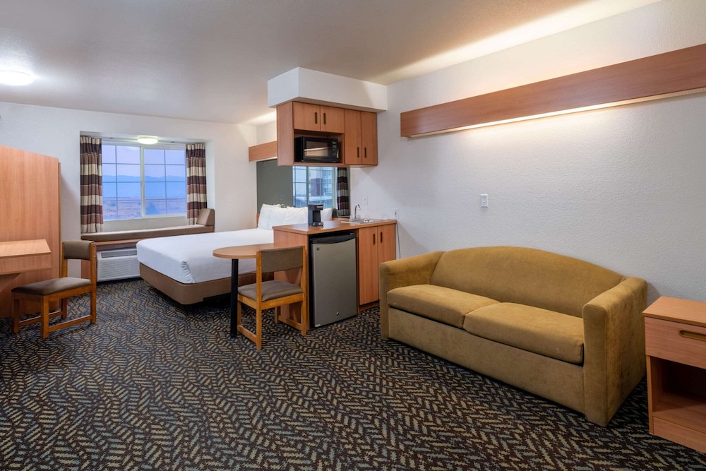 Studio Suite, 1 King Bed, Non Smoking - Photo 3
