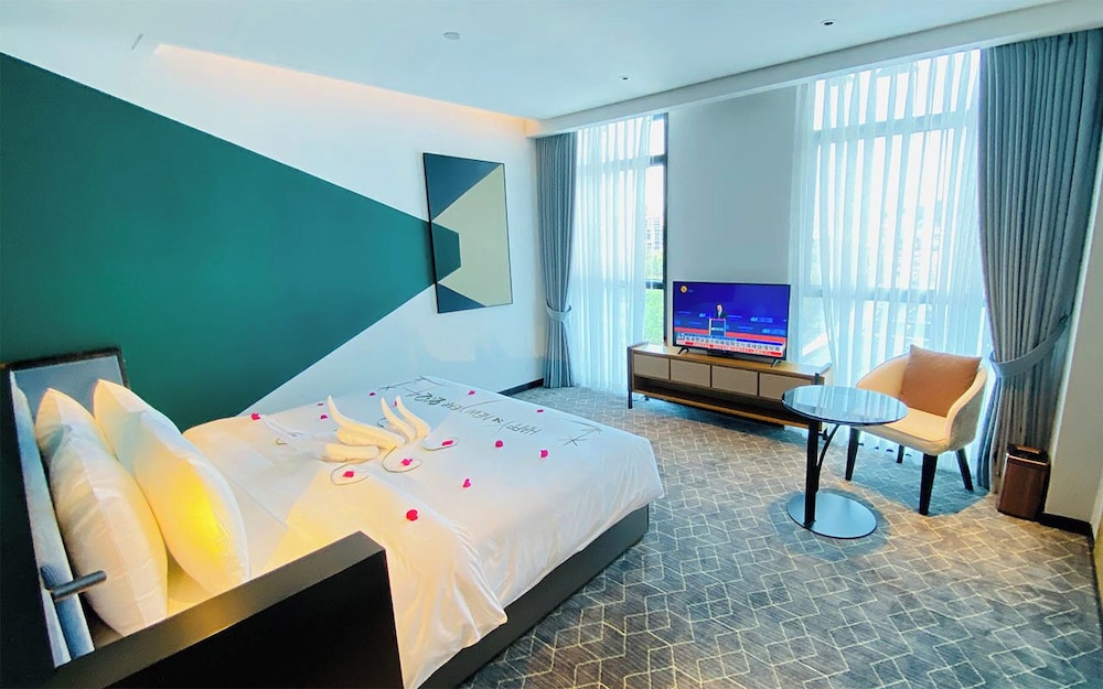 Deluxe Double Room, 1 King Bed, City View - Photo 6