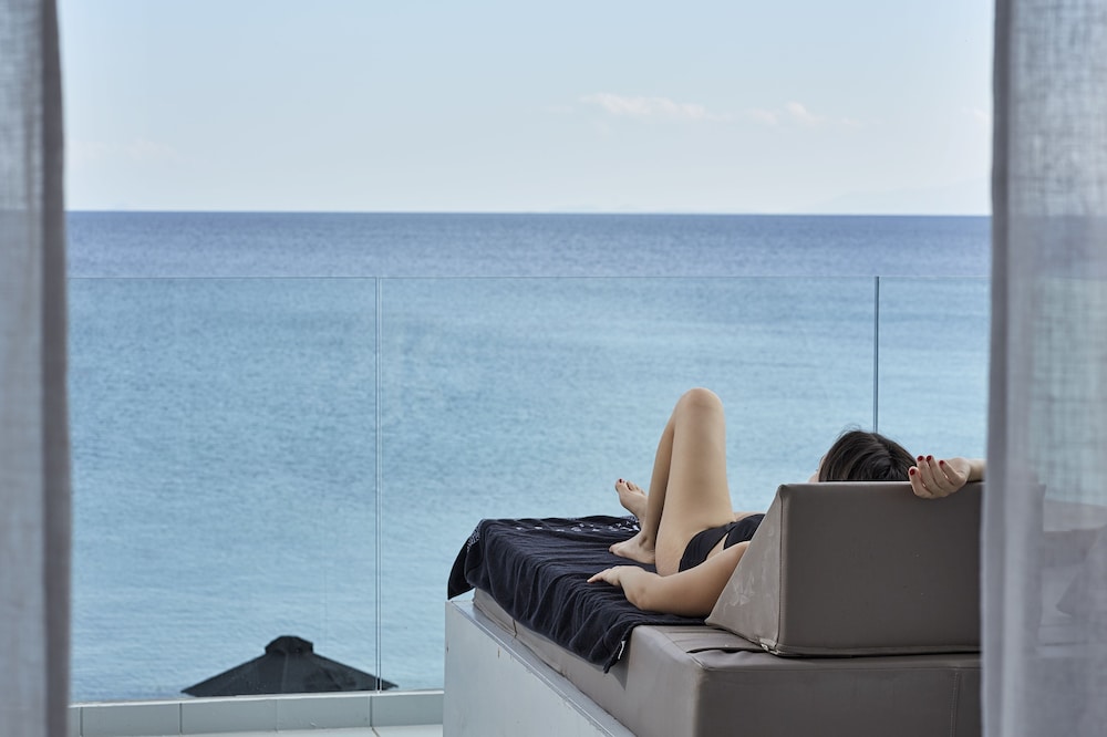 Deluxe Room, 1 Double Bed, Sea View - Photo 3