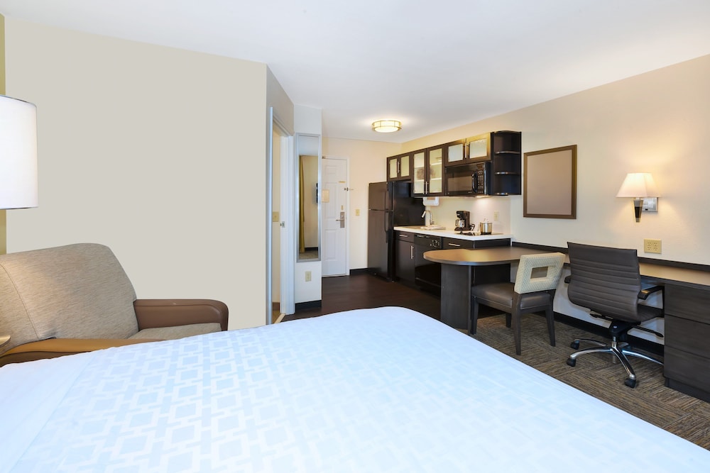 Suite, 1 Bedroom, Accessible, Non Smoking (Communications, Mobility, Access Tub) photo 2