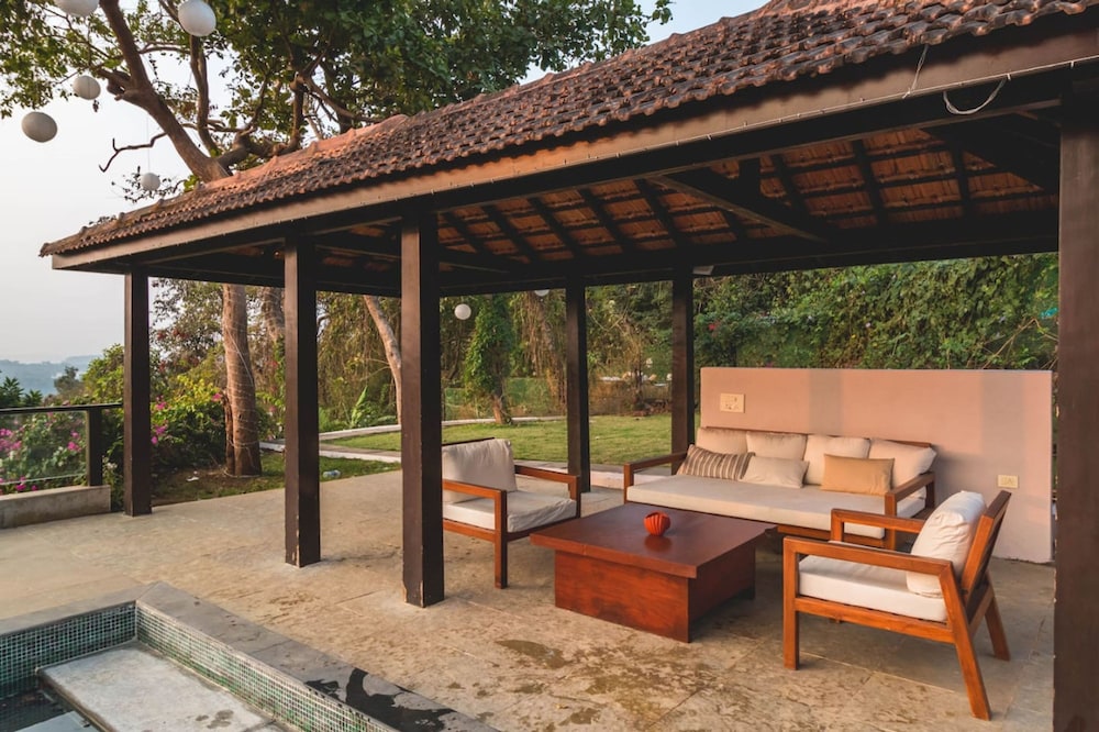 Villa photo 2