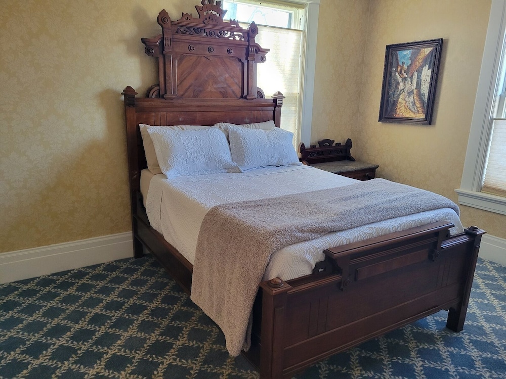 Traditional Suite, Multiple Beds, Non Smoking, Private Bathroom photo 2