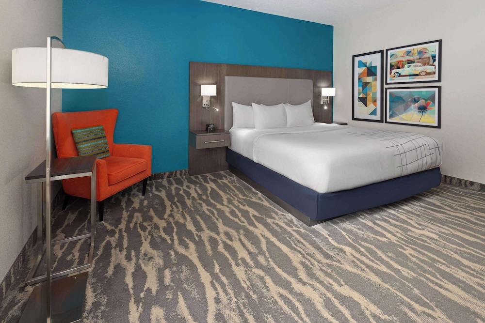 Deluxe Room, 1 King Bed, Non Smoking (Deluxe Family Room) - Photo 1