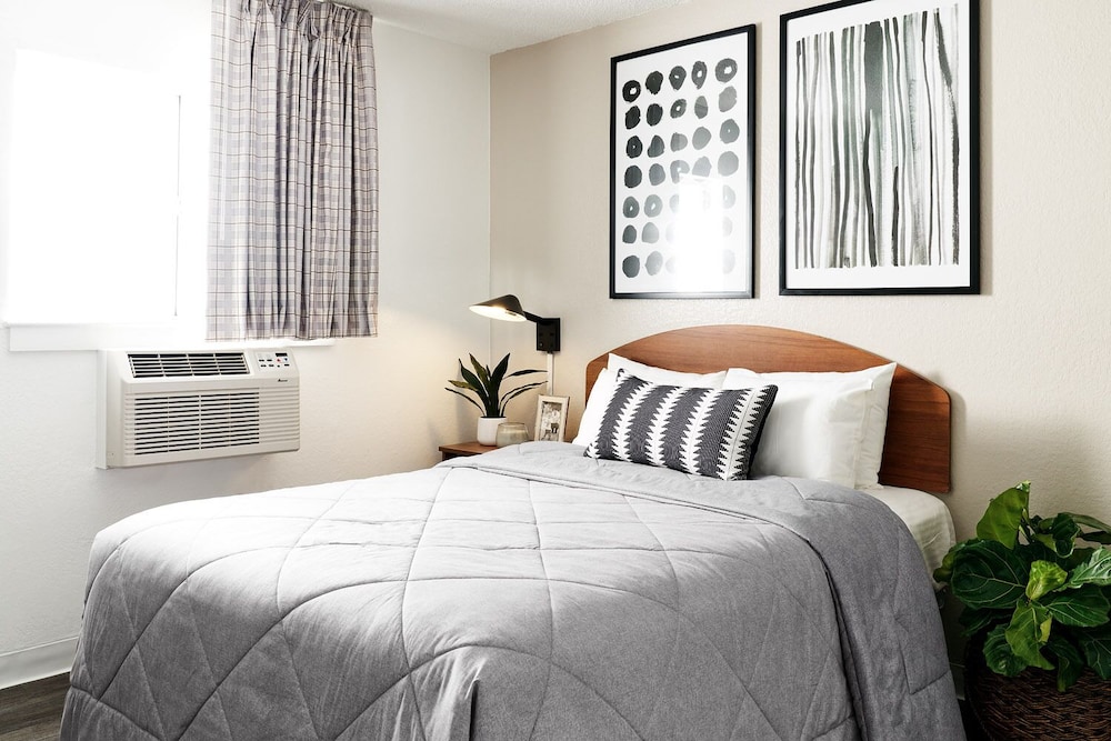 Grand Room, 1 Queen Bed with Sofa bed photo 1