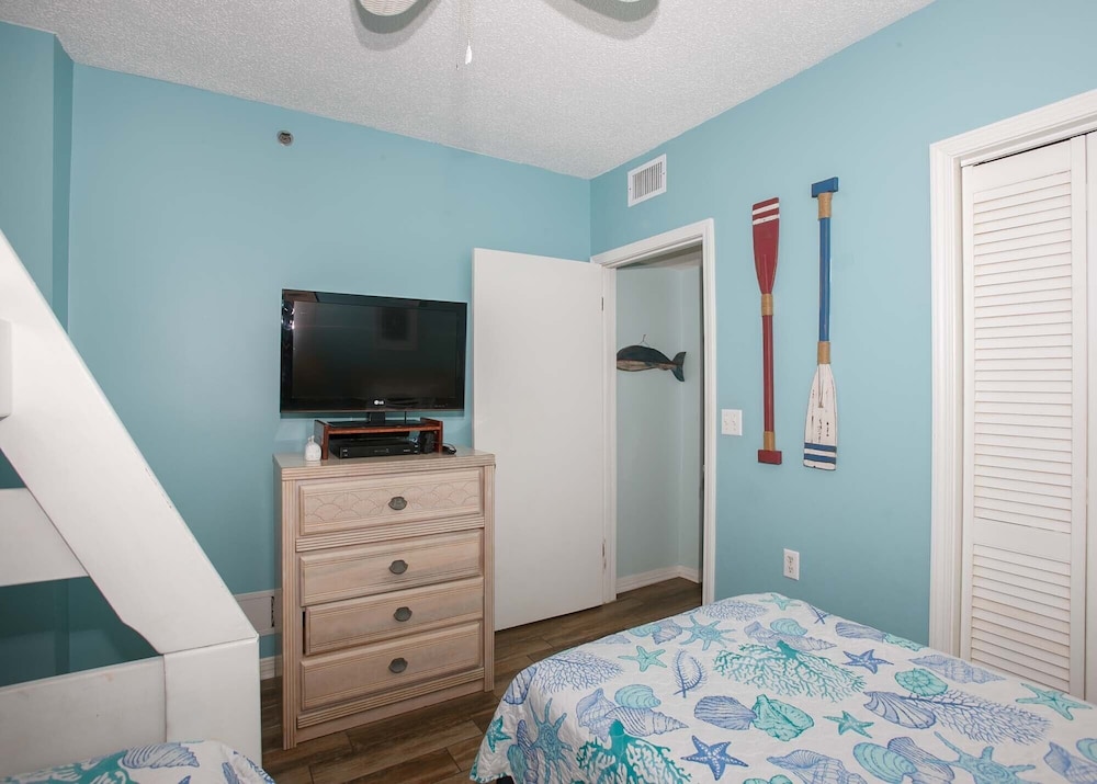 Condo, 2 Bedrooms, Balcony, Beachfront (403) photo 3