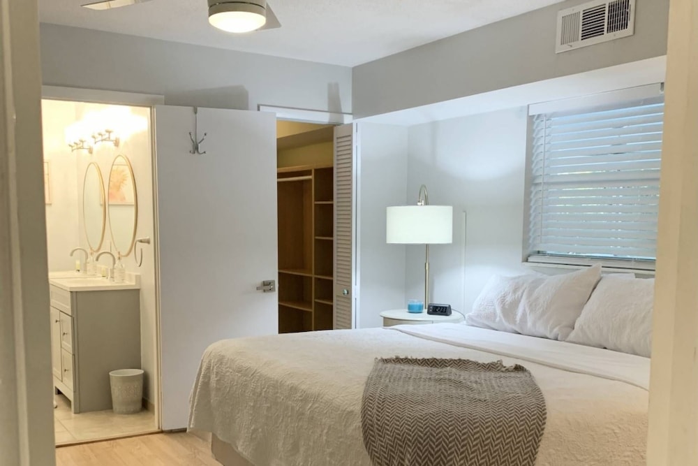 House (Chapel Hill - Poolside Retreat II)