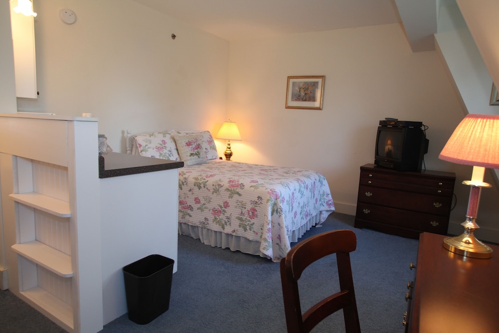 Double Room (Single Full Size Bed)