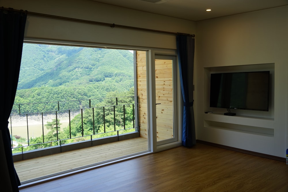 House (2F - Starlight) photo 3