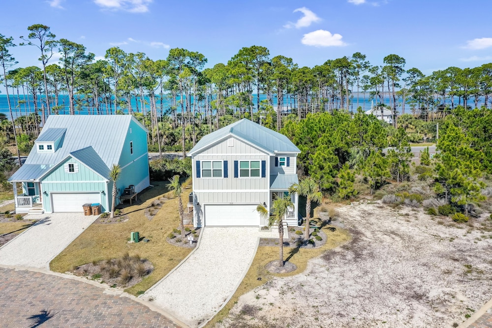 House, Multiple Beds (Just Beach Baby) photo 2
