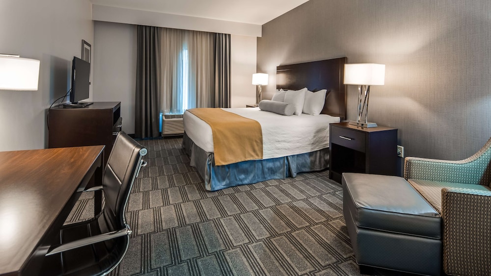 Standard Room, 1 King Bed, Accessible, Bathtub photo 3