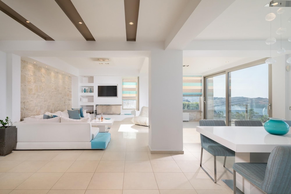 Villa photo 1