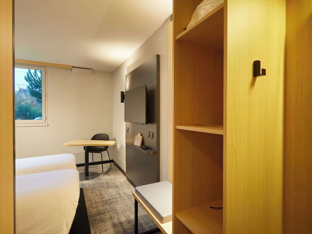 Standard Room, 2 Twin Beds - Photo 6