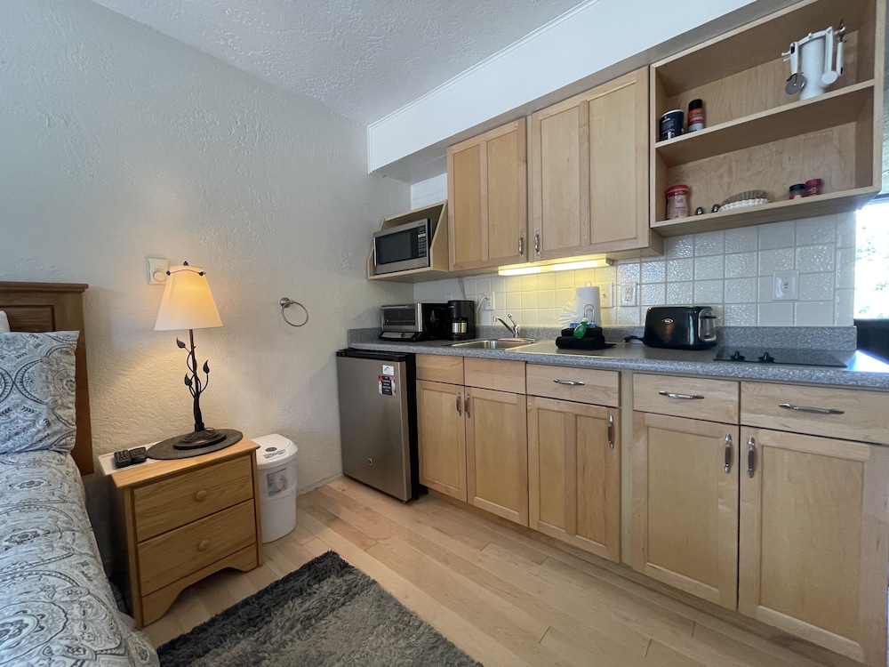 Condo, 1 Queen Bed, Pool Access photo 3